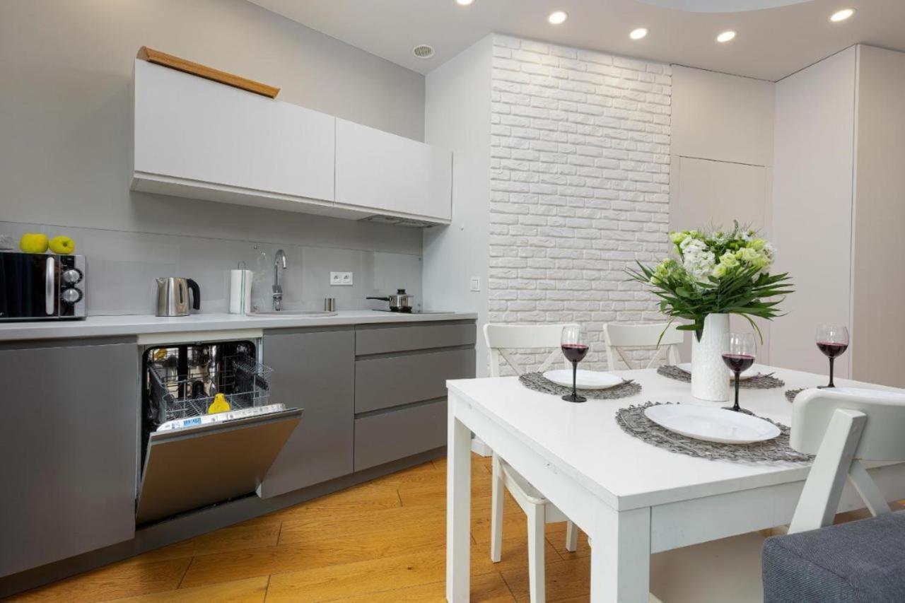 Modern Apartment With Pool Near Golden Terraces Варшава Екстер'єр фото