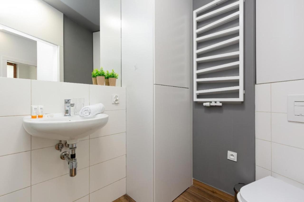Modern Apartment With Pool Near Golden Terraces Варшава Екстер'єр фото